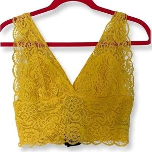3 for $22 💛 Bebe bright yellow lace crop top size small